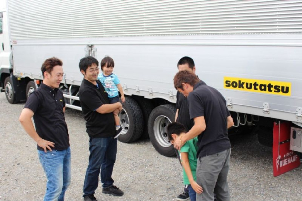トラックドライバーに必須な事は“あ○○つ”だった