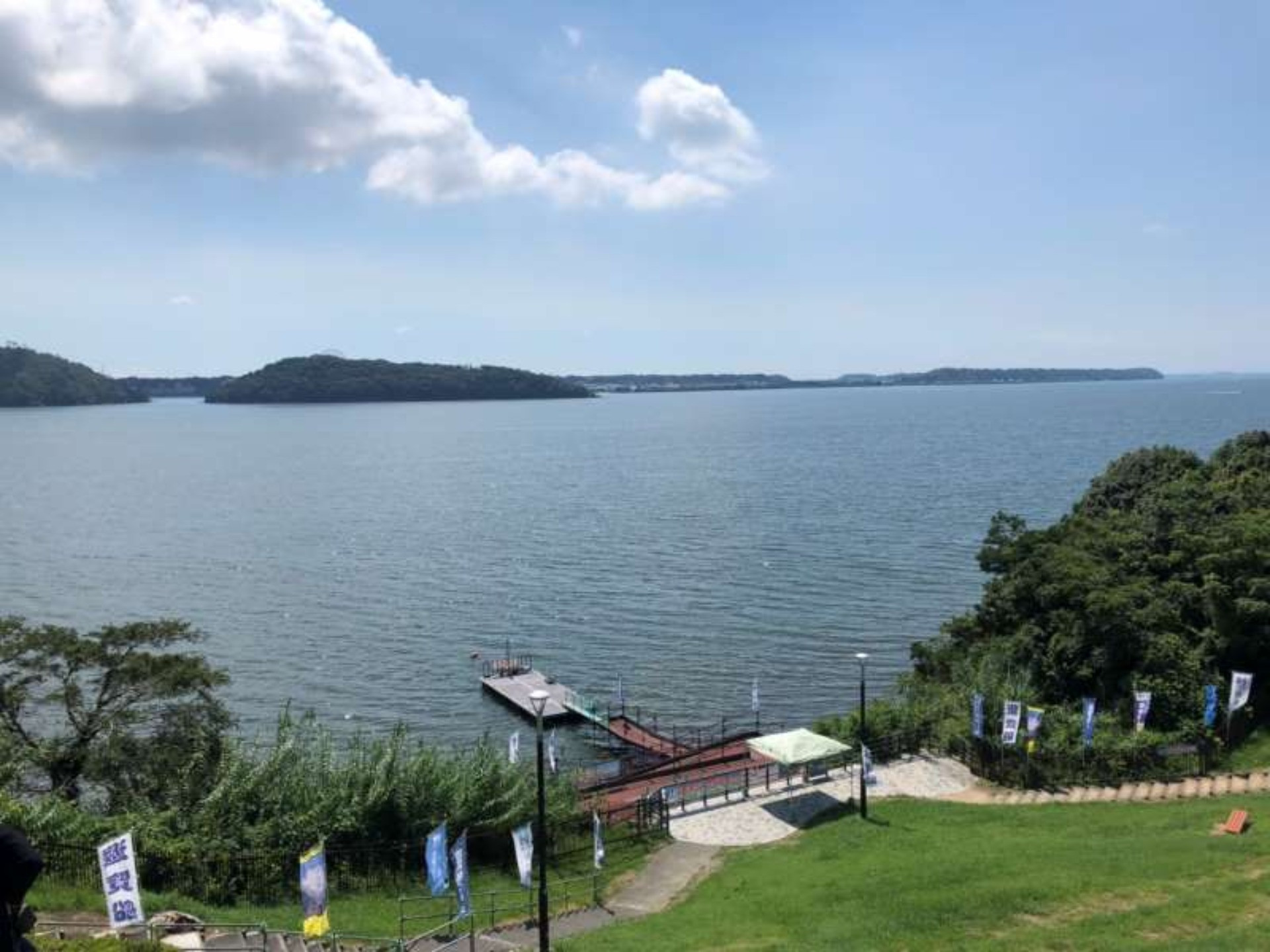 鳥になって遠くに飛んで行きた～い